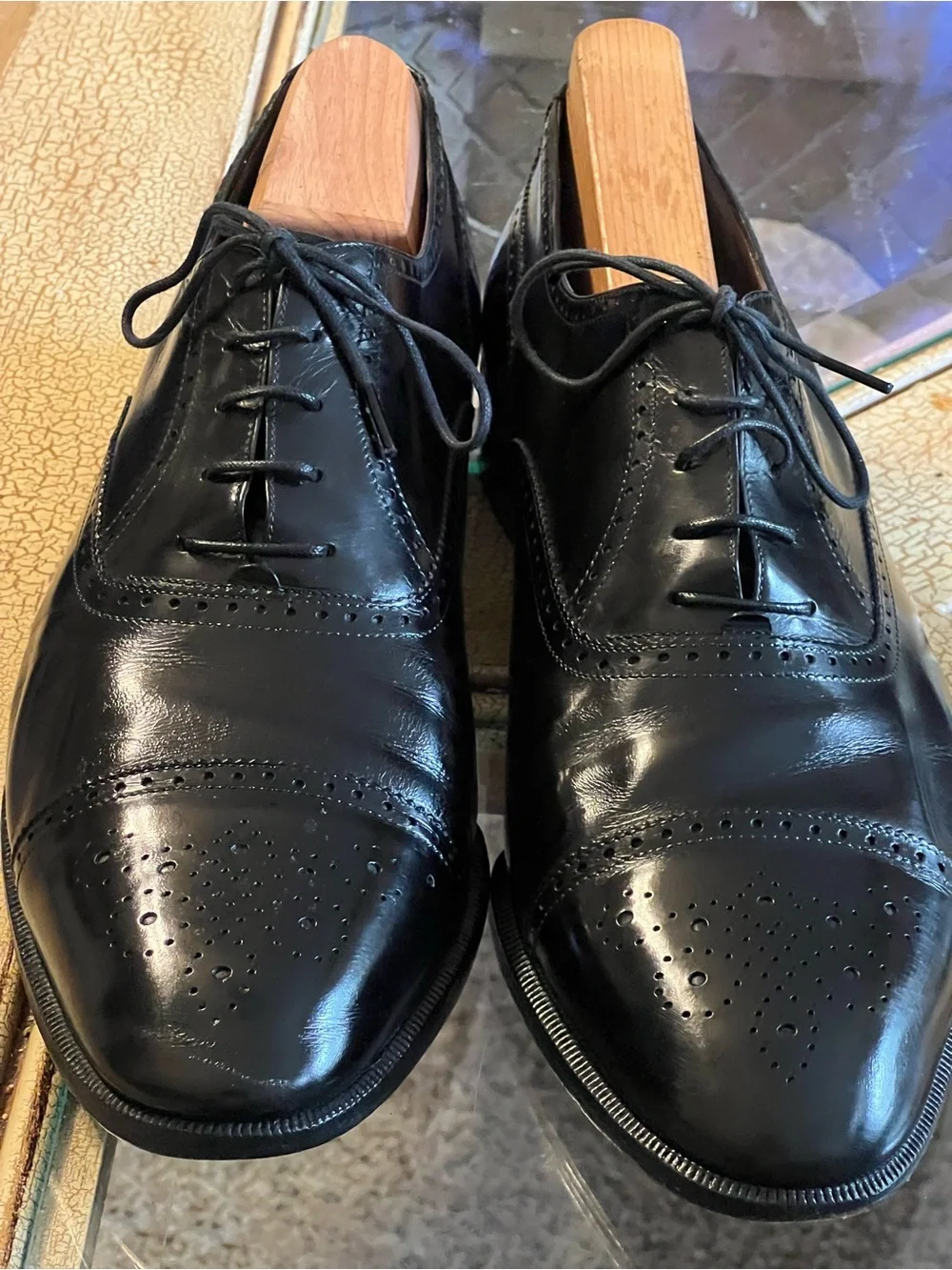 Salvatore Ferragamo Black Leather Cap-Toe Oxford Brogue Men's Dress Shoes 10D - Picture 2 of 12